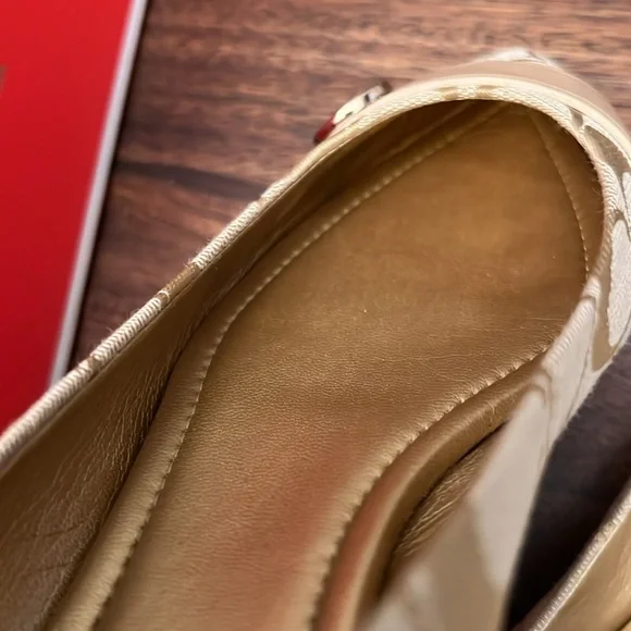 EUC - Preloved Coach Onida Flats, Size 7M US. - Picture 10 of 16